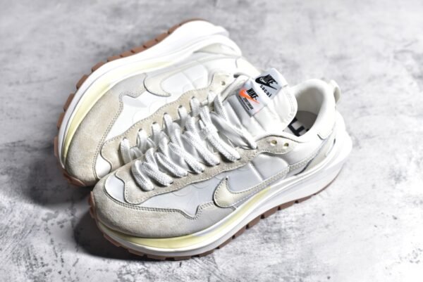 Sacai x VaporWaffle Sail Gum    DD1875-100 - Image 7