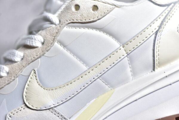 Sacai x VaporWaffle Sail Gum    DD1875-100 - Image 12