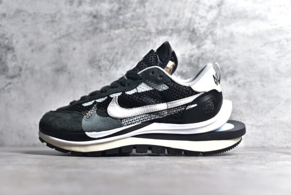 Sacai x VaporWaffle Black White    CV1363-001