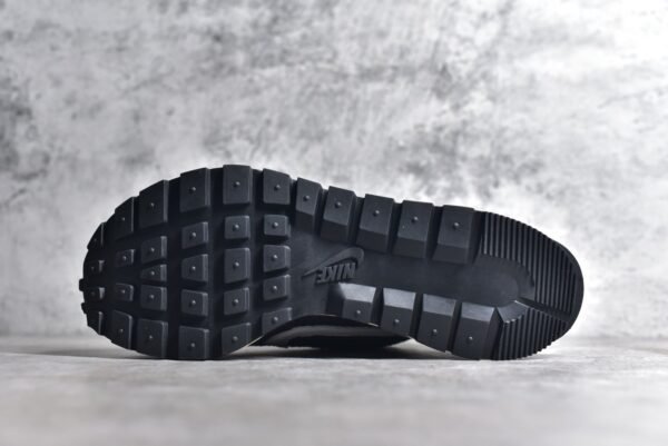 Sacai x VaporWaffle Black White    CV1363-001 - Image 6