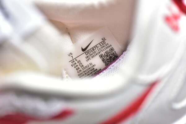 Sacai x VaporWaffle White Red    DD1875-110 - Image 16