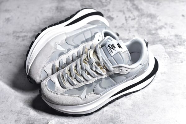 Sacai x VaporWaffle grey    DD1875-108 - Image 6