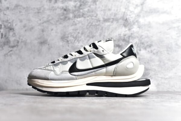 Sacai x VaporWaffle White Black    DD1875-102