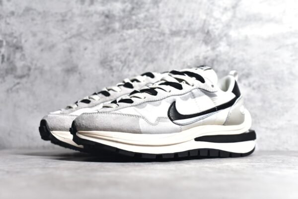 Sacai x VaporWaffle White Black    DD1875-102 - Image 2