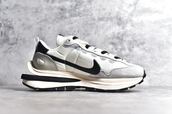 Sacai x VaporWaffle White Black    DD1875-102 - Image 3