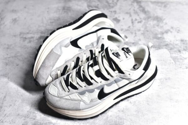 Sacai x VaporWaffle White Black    DD1875-102 - Image 7