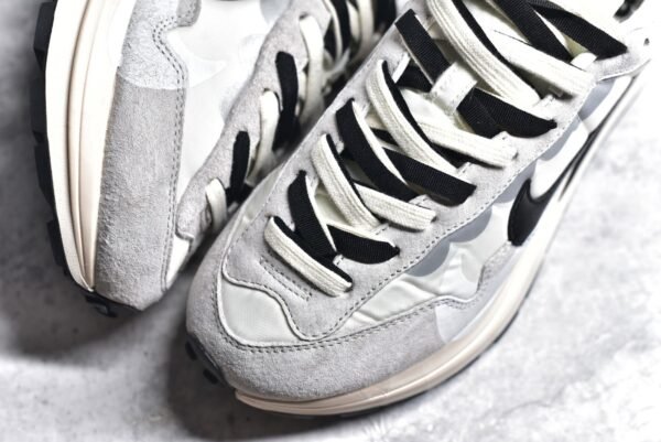 Sacai x VaporWaffle White Black    DD1875-102 - Image 8