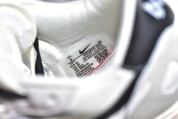 Sacai x VaporWaffle White Black    DD1875-102 - Image 16