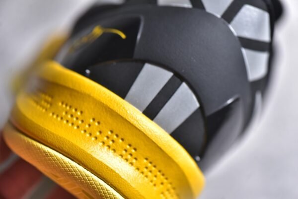 Nike Zoom Kobe 8 Black Yellow    555286-077 - Image 13