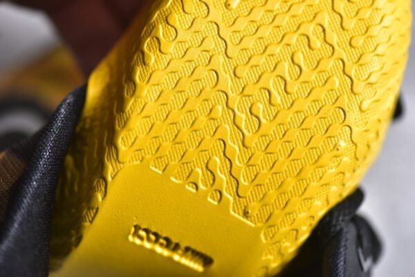Nike Zoom Kobe 8 Black Yellow    555286-077 - Image 17