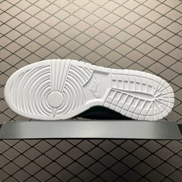 Nike SB Dunk Low Heineken    304292-302 - Image 5