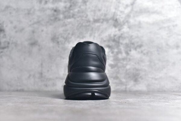 Discover the Elegant Guccl Rhyton Vintage Black - Image 5