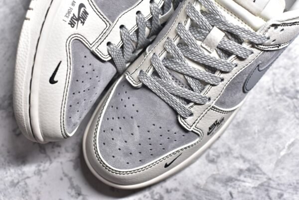 Nike SB Dunk Low Stusey Collaboration - Grey White Light Grey Hook    SJ2068-302 - Image 8
