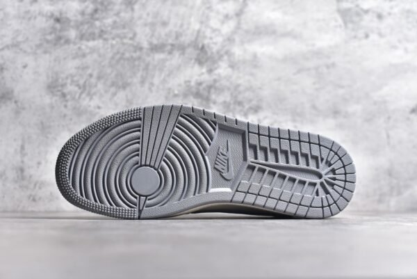 Travis Scott x Fragment Design x Air Jordan 1 Low OG SP Supreme Collaboration - Mi Bai Zinc Grey     XZ1168-003 - Image 6