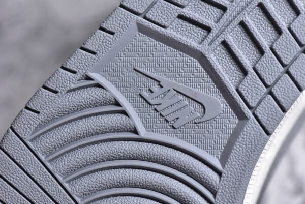 Travis Scott x Fragment Design x Air Jordan 1 Low OG SP Supreme Collaboration - Mi Bai Zinc Grey     XZ1168-003 - Image 14