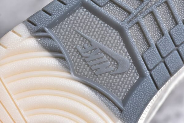 Travis Scott x Fragment Design x Air Jordan 1 Low OG SP Supreme joint-off-white and gray    BB7518-001 - Image 14