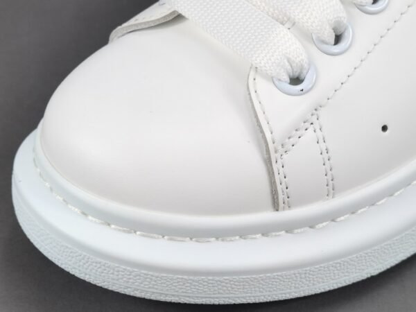 Alexander McQueen  Colored tail - Image 11