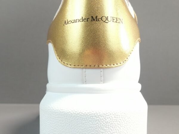 Alexander McQueen Golden tail - Image 13