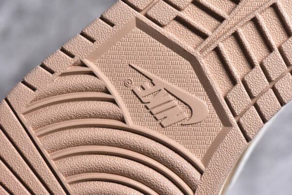 Travis Scott x Jordan Air Jordan 1 Low OG Tan  DM7866-106 - Image 5